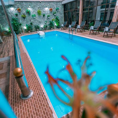 Pino Vere Palace Hotel Tbilisi Bagian luar foto