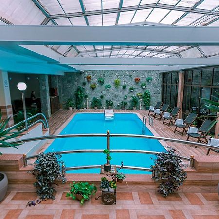 Pino Vere Palace Hotel Tbilisi Bagian luar foto