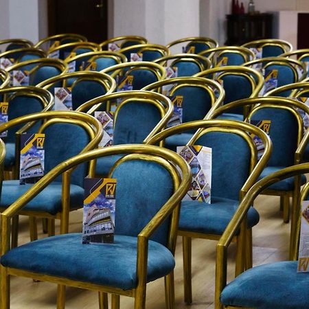 Pino Vere Palace Hotel Tbilisi Bagian luar foto