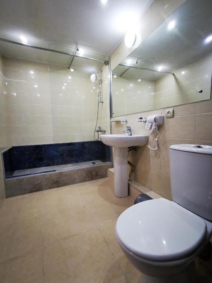 Pino Vere Palace Hotel Tbilisi Bagian luar foto