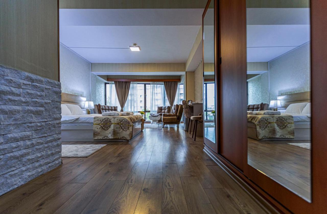 Pino Vere Palace Hotel Tbilisi Bagian luar foto