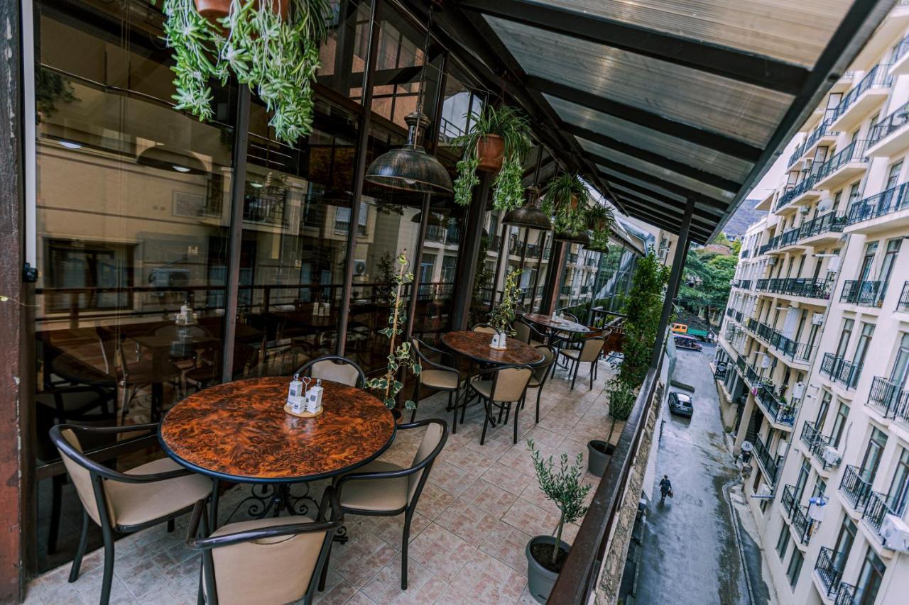 Pino Vere Palace Hotel Tbilisi Bagian luar foto