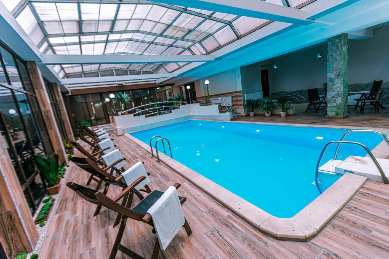 Pino Vere Palace Hotel Tbilisi Bagian luar foto