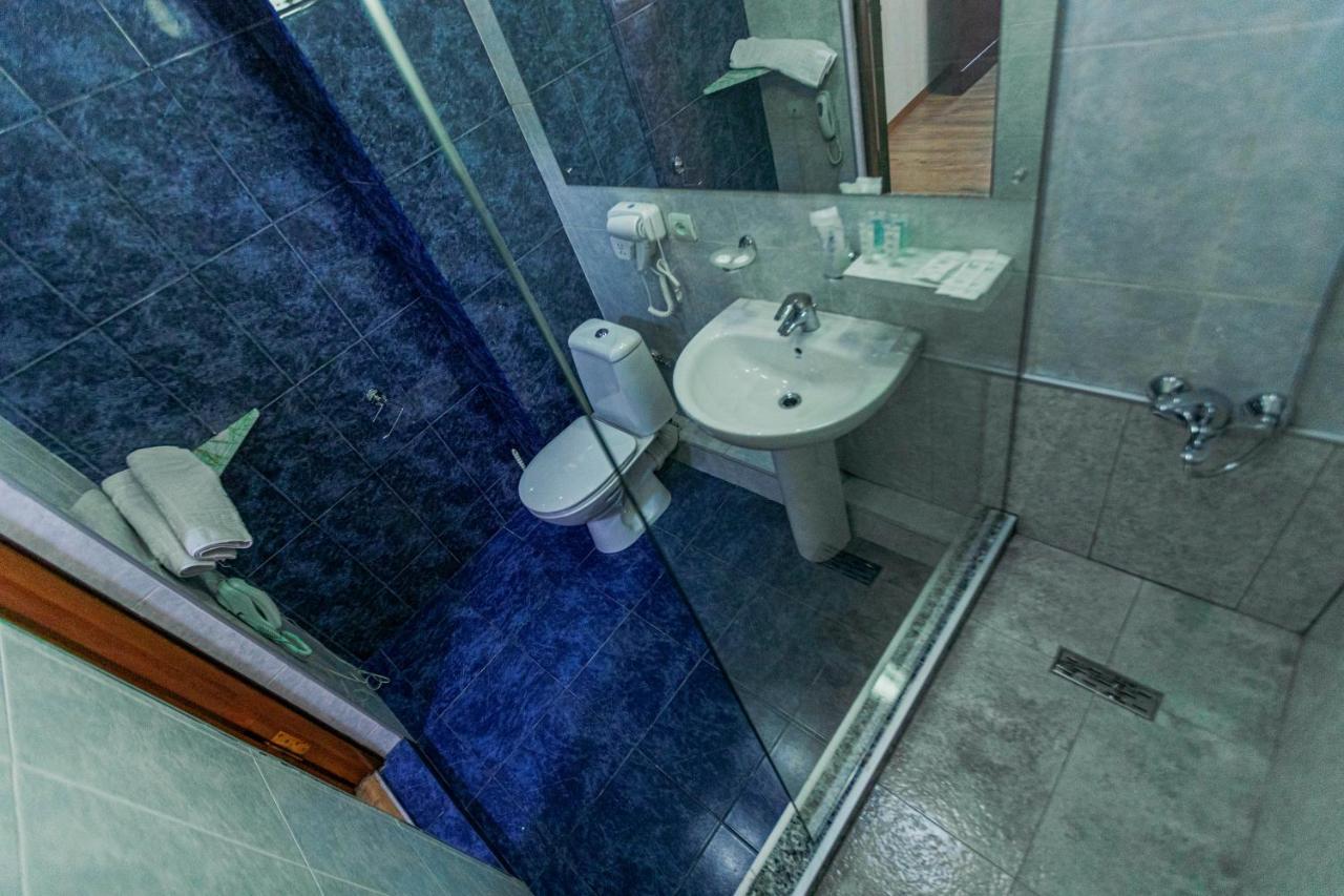 Pino Vere Palace Hotel Tbilisi Bagian luar foto