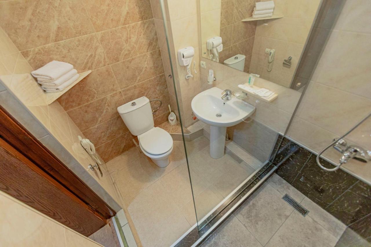 Pino Vere Palace Hotel Tbilisi Bagian luar foto
