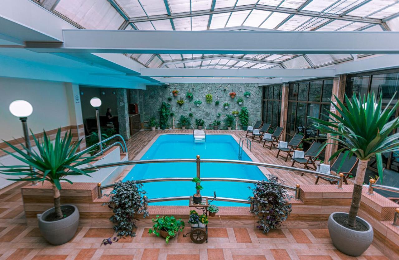 Pino Vere Palace Hotel Tbilisi Bagian luar foto