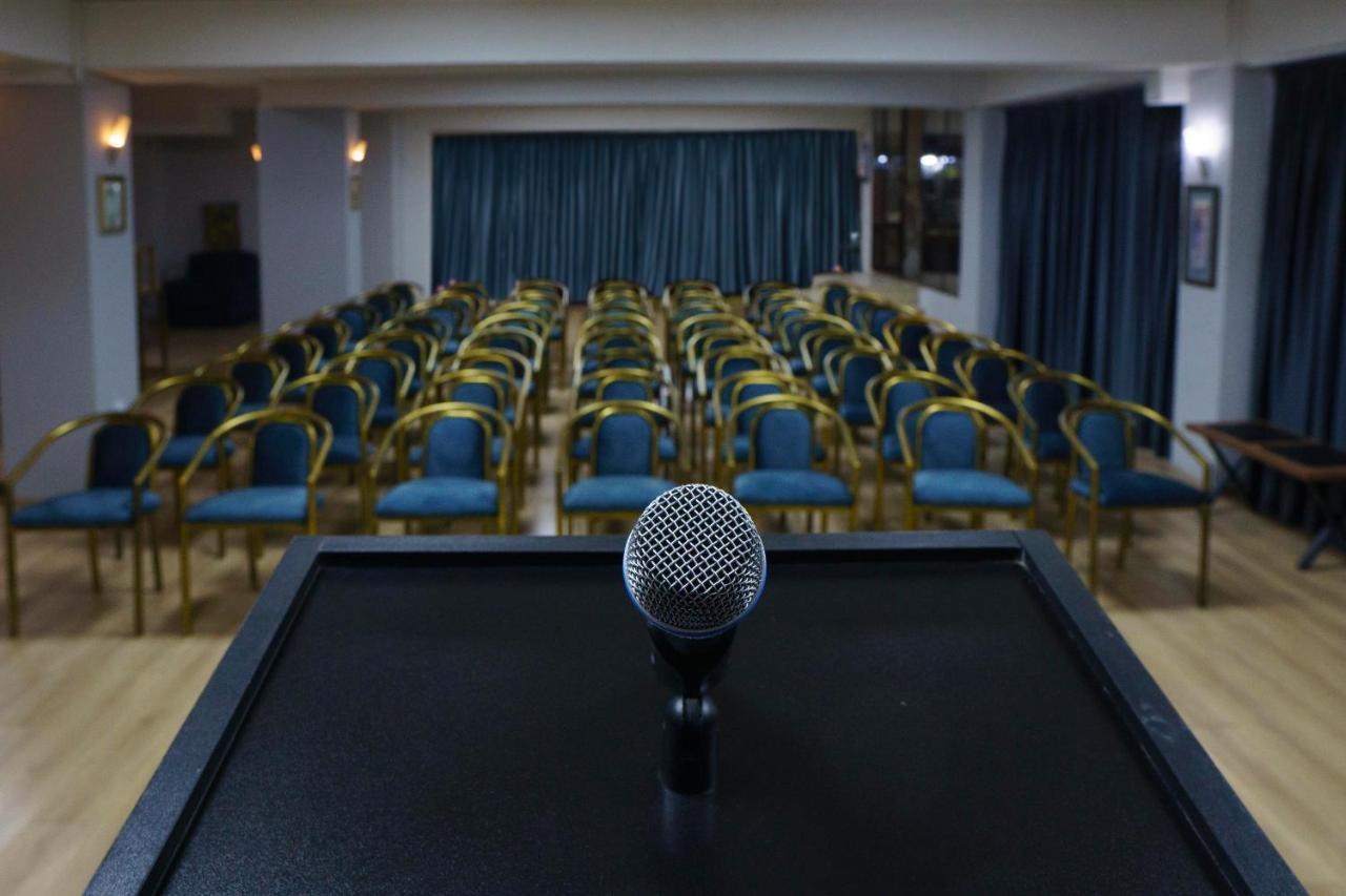 Pino Vere Palace Hotel Tbilisi Bagian luar foto
