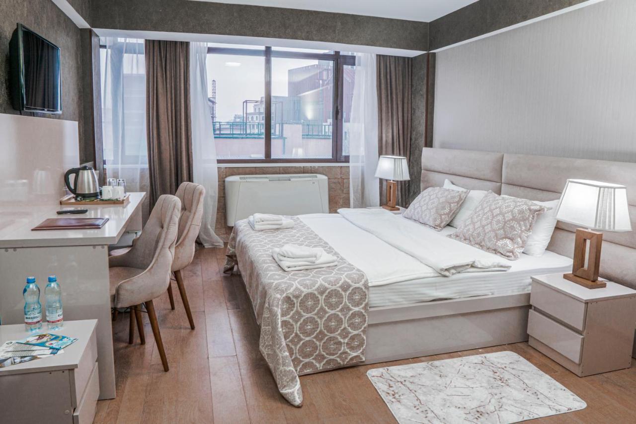 Pino Vere Palace Hotel Tbilisi Bagian luar foto