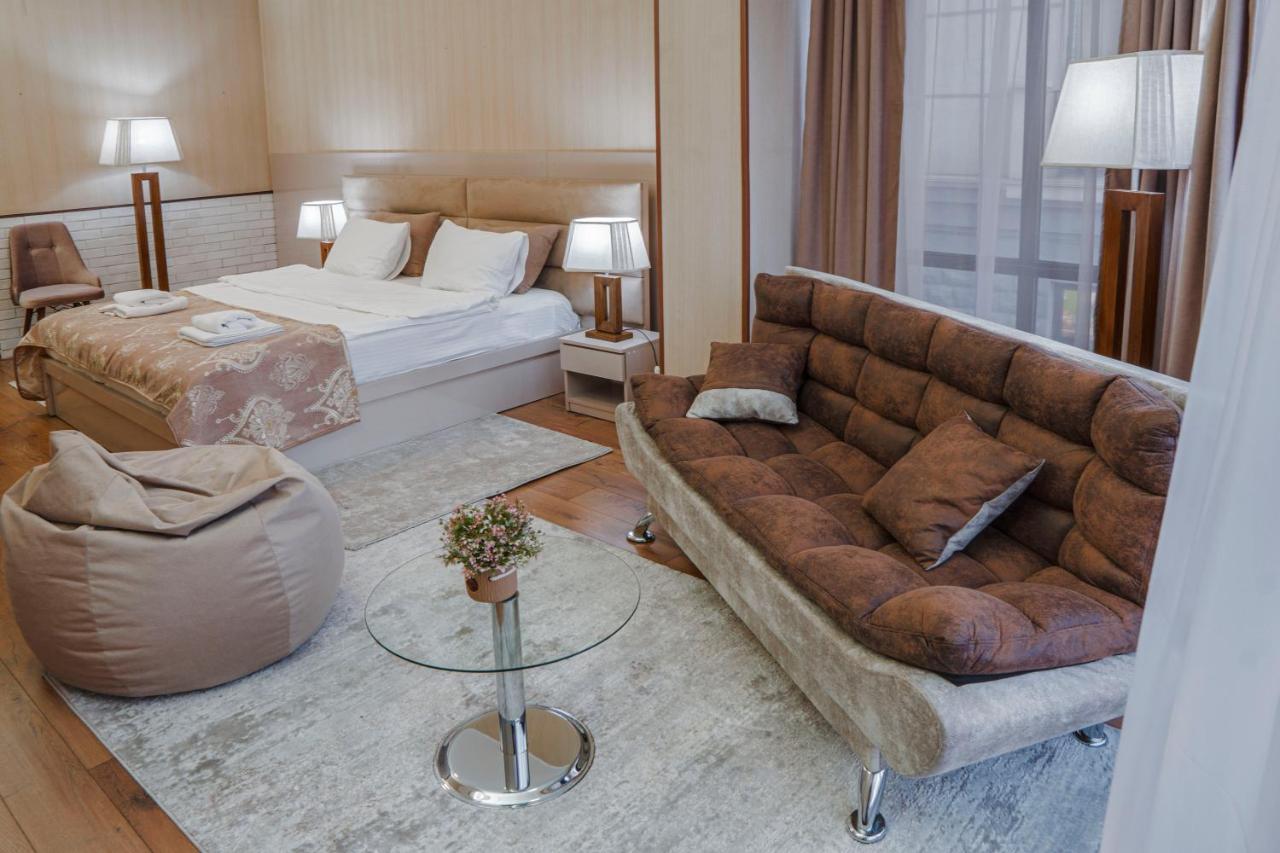 Pino Vere Palace Hotel Tbilisi Bagian luar foto